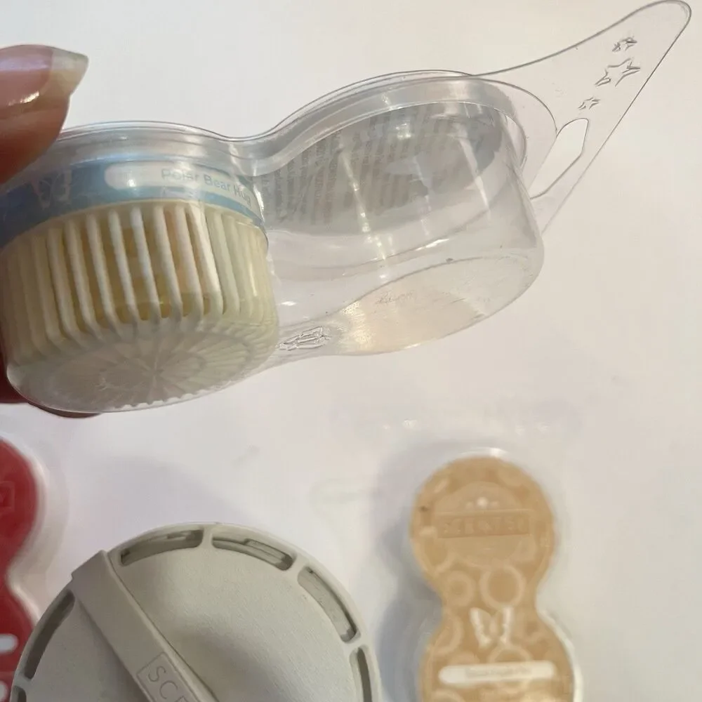 Scentsy Go White With USB Cable For Charging & 9 Scent Pods - Picture 6 of 10